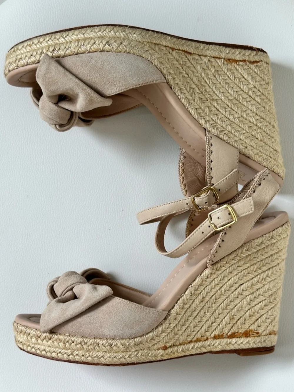 Kate Spade Women’s Beige Suede Knotted Bow Espadrille Wedge Sandals Size 7.5 M - Picture 6 of 16